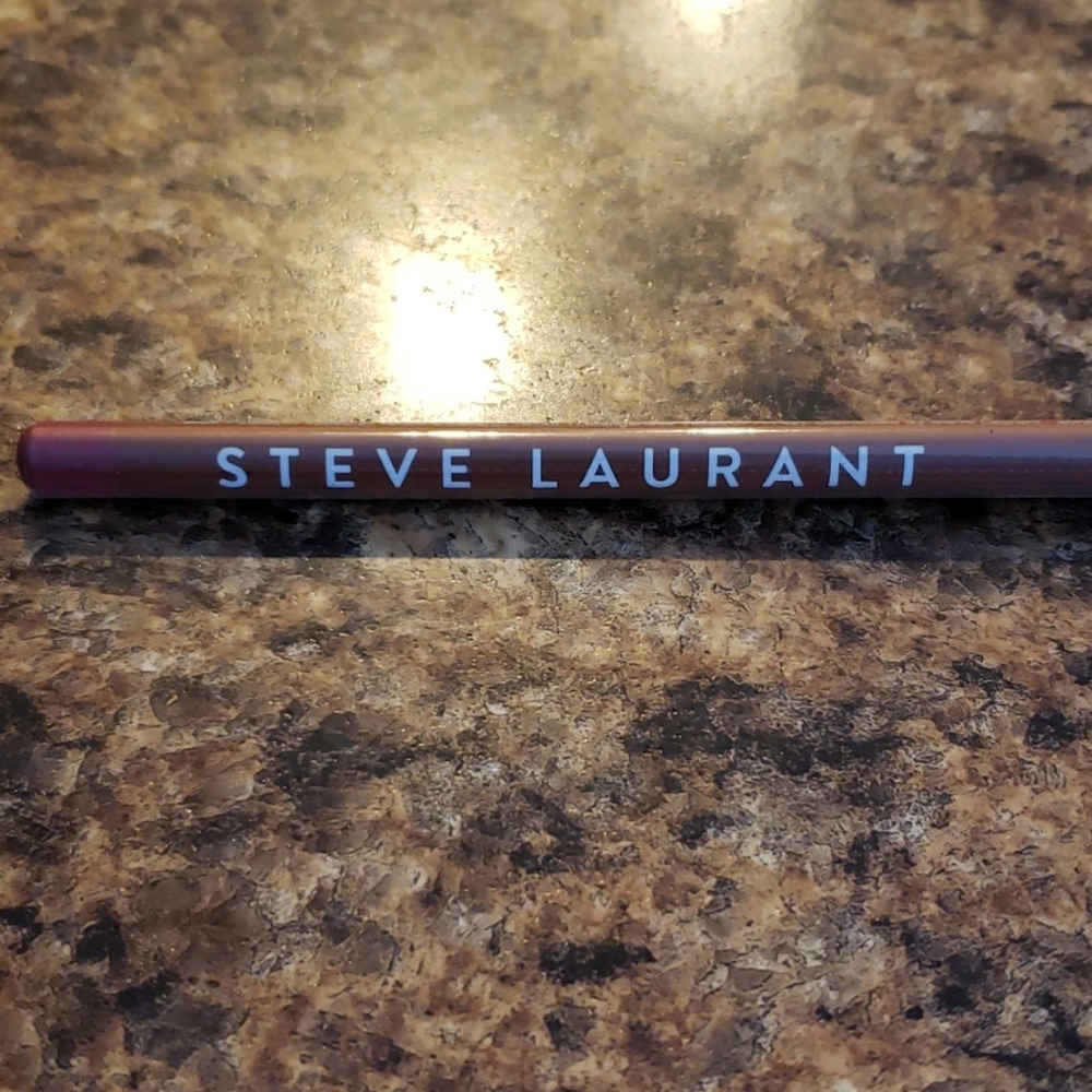 NEW Steve Laurant Lip Liner